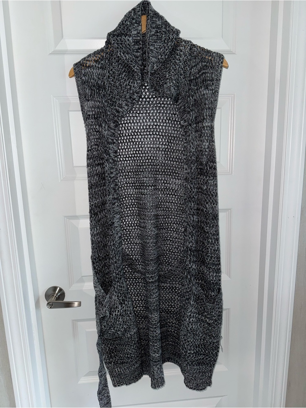 Sleeveless Black and Gray Knit